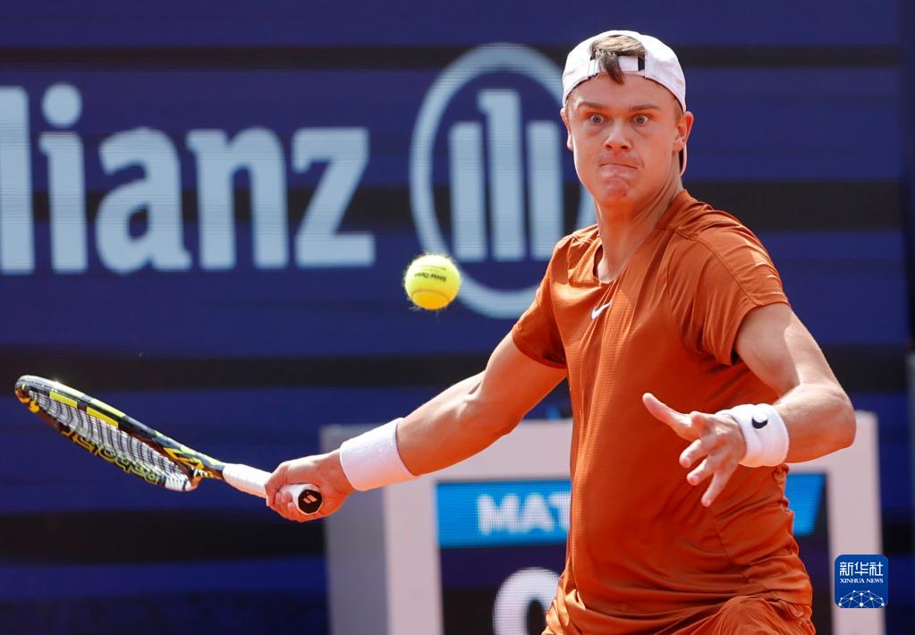 表现放在一 表现放在一